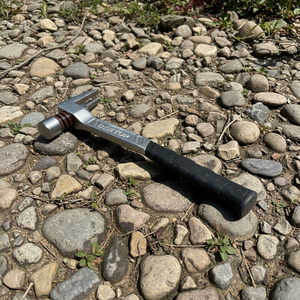 Martillo Ergonómico de 20 oz con Amortiguación de Impactos, de Grado Industrial, con Ranuras Magnéticas para Clavos - Product Image 1