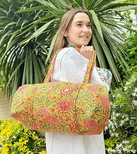 Sac à bandoulière en coton matelassé, sac de nuit lavable à imprimé floral, sac de plage écologique pour le yoga - Product Image 1