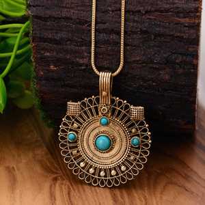 Pendentif Rond Ethnique Bohème Vintage Plaqué Or & Argent Bijoux en Gros avec Turquoise & Pierres Noires Matériau Laiton - Product Image 1