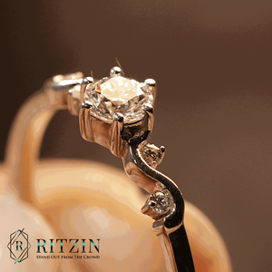 Anillo de compromiso de estilo único de diamante de corte redondo para mujer - Product Image 2