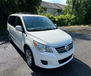 CLean Great deal ..Used 2020 V O L K S W A G E N R O U T A N S E W R S E - Product Image 1