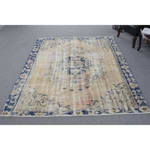 พรมขนสัตว์สไตล์ตุรกีวินเทจ, สีเบจสีน้ำเงิน6'1 "x 8'5" "ผืนใหญ่ทรงสี่เหลี่ยมผืนผ้าลายแอบสแตรกสำหรับพรมห้องโถงยาง - Product Image 1