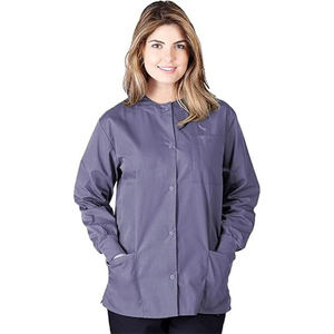 Veste de travail respirante pour femmes, conçue pour le personnel hospitalier, offrant un confort rafraîchissant et une tenue fiable toute la journée - Product Image 4