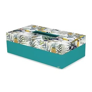 Boîte à mouchoirs de style traditionnel rouge pour décor de bureau à domicile et de table à manger avec un look élégant et une utilisation fonctionnelle quotidienne - Product Image 1