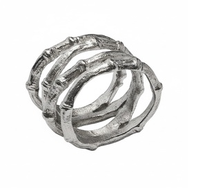 Leaf Design Napkin Ring In Aluminum Casted Napkin Ring For Tabletop Decoration Handcrafted Metal Napkin Ring In Wholesale Price - Product Image 4