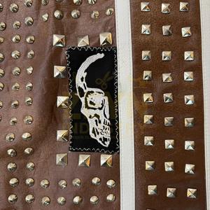 Veste en cuir cloutée de couleur personnalisée classique Manteau de motard fait à la main Logo personnalisé disponible Vestes en cuir cloutées respirantes - Product Image 4