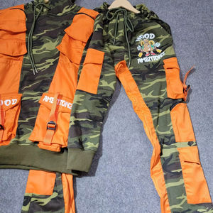 Conjunto de chándal de algodón personalizado de alta calidad unisex con logotipo personalizado y conjunto de joggers de diseño único - Product Image 1