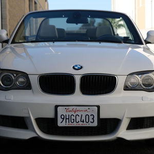 BMW 128i Cabriolet 2011 d'occasion en bon état, boîte manuelle 6 vitesses, pack M Sport, provenance Californie - Product Image 1