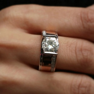 Bague de fiançailles et de mariage en diamant cultivé CTW 1.50 pour hommes, style classique, incrustation de perles, certifiée IGI pour le bureau, tenue de fête décontractée - Product Image 1