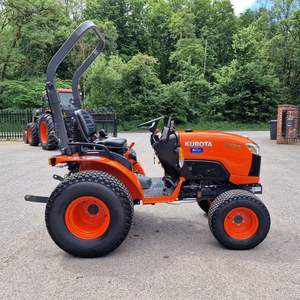 Para Kubota B2 261 Mini Tractor de jardín con 4x4 Buenas horas de trabajo Precio barato y bomba-para cortar césped y agricultura - Product Image 1