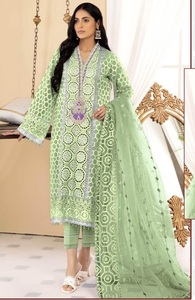 Nouvel Organza Pakistanais Avec Costume Brodé Avec Stanton Pent Avec Organza Dupatta en vente en ligne - Product Image 3