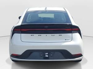Nouveautés à prix réduits! Voiture d'occasion Priux XLE FWD 2L hybride CVT 2023 avec sièges en cuir et hayon - Product Image 5