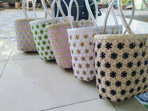 Bolsa tejida de plástico ecológica Diseño vibrante para compras de comestibles y actividades al aire libre - Product Image 4