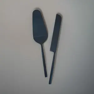 ที่ตัดเค้กเคลือบสีดำด้าน คุณภาพพรีเมียม ดีไซน์หรูหรา สำหรับงานเลี้ยงฉลองเจ้าบ่าวเจ้าสาว - Product Image 1