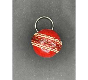 Logo personnalisé Mini Cricket Ball Keychain Porte-clés en cuir véritable avec des promotions pour les fans de cricket porte-clés promotionnel - Product Image 1