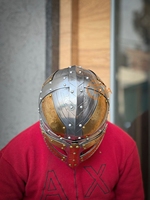 Casque de guerrier viking artisanal avec finition en laiton et en acier, casque d'armure nordique médiévale pour l'affichage, le cosplay, les collectionneurs