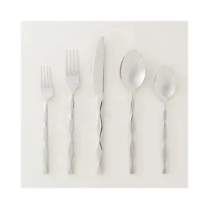 ชุดช้อนส้อมสเตนเลสพร้อมที่จับสีดำเหมาะสำหรับงานแต่งงานงานอีเวนต์และเครื่องครัว - Product Image 6