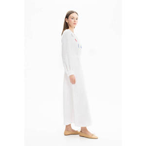 Robe maxi en lin blanc bohème, brodée, ethnique, avec fentes - Product Image 2