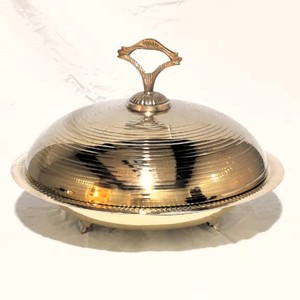 Plateau confortable de qualité supérieure utilisé pour servir les dattes et autres aliments de cuisine disponibles en or et en argent avec un design en relief et sculpté - Product Image 3
