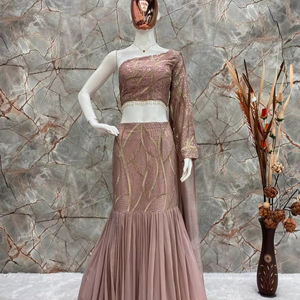 FANCY PARTY WEAR FAUX GEORGETTE SECUENCIA TRABAJO Y VOLANTES LEHENGA Y BLUSA CON DUPATTA ADJUNTO - Product Image 1