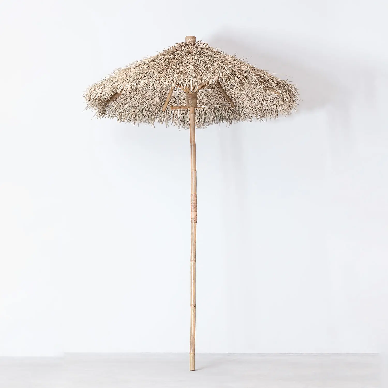 أعلى بيع الشاطئ في الهواء الطلق الصيف مظلة قابلة للطي الجملة الخيزران القش مظلة المصنعين