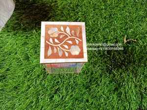 Caja de chocolate acrílica de lujo personalizada con tapa con Incrustaciones de nácar, ideal para Ramadán, Eid Mubarak y presentación de regalos de boda - Product Image 6