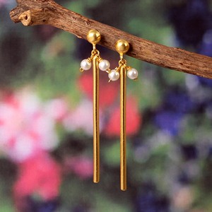 Pendientes Largos de Latón Chapado en Oro de 18K con Perlas de Agua Dulce, Diseño Geométrico en Barra, Hechos a Mano, Personalizables, Certificados, Regalo para Fiestas - Product Image 1