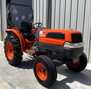 Utilisé pour Kubota L3130 Mini tracteur à roues 40HP 4WD Tracteur de marche avec boîte de vitesses de pompe à moteur pour les industries agricoles applicables - Product Image 1