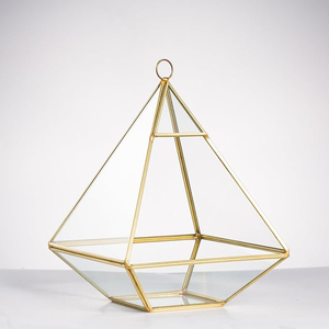 Nouveau design Pyramide suspendue en verre transparent fini or brillant Terrarium Jardin Mousse Plantes d'air Plantes succulentes décoratives Déco - Product Image 3