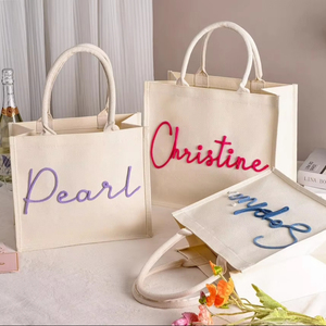 Bolso de mano de arpillera de dama de honor personalizado, bolso de playa para despedida de soltera y regalo, elementos esenciales de compras de boda - Product Image 1