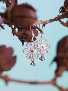 ต่างหูเม็ดเดี่ยว10เม็ดลายดอกไม้คลาสสิกเกรดสูงสินค้าคุณภาพสูงจากอินเดียเครื่องประดับแฟชั่นระยิบระยับแวววาว - Product Image 2