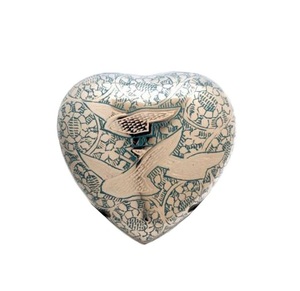 Urne gravée pour animaux de compagnie Oiseaux en forme de coeur Souvenir Urne pour cendres d'animaux de compagnie Fournisseurs de conteneurs de cendres commémoratives Urne - Product Image 1