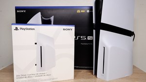 Nueva Consola de Videojuegos PlayStation 5 Pro, Edición con Disco PS5, Versión Digital PS5 Slim 4K - Product Image 3