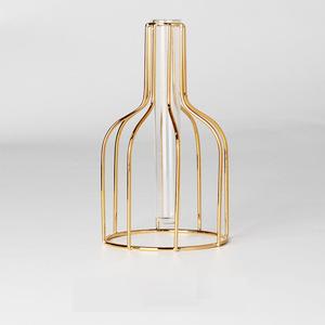 Vases sont conçus pour s'aligner avec les tendances actuelles avec Premium Metal Construction vase fabriqué de haute qualité résistant à la rouille vase - Product Image 3