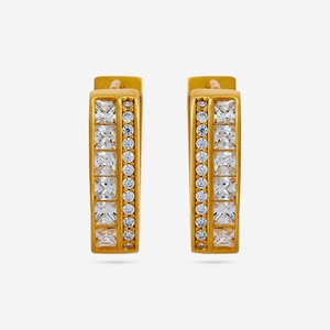 Pendientes de Plata 92.5 con Diamantes Corte Princesa y Patrón Geométrico, Chapados en Oro con Corazón y Flecha para Boda o Compromiso - Product Image 1