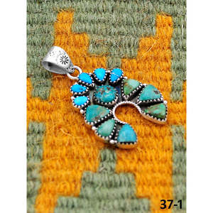 Pendentif Turquoise Fait Main du Sud-Ouest, Émeraude de la Vallée avec Sertissage à la Française en Argent Sterling, Breloques Taille Émeraude - Product Image 3