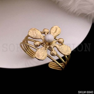Chapado en oro Diseñador Hecho a mano Perla Piedra preciosa Flor grande Brazalete y brazalete Producto Premium hecho a mano para niñas SKU6840 - Product Image 1