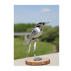 Sculpture en aluminium coulé de designer, conçue pour les maisons élégantes, mettant en valeur une forme nette et une harmonie visuelle - Product Image 1