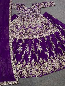 Lehenga Choli Dupatta en Georgette pour Mariage, avec Broderie Lourde, Style Indien et Pakistanais, pour Mariage et Réception - Product Image 4
