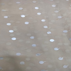 Tissu en mousseline de soie brodé à la main - Product Image 1