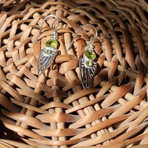 Pendientes colgantes elegantes para mujer Plata fina con peridoto y dos piedras de diferentes formas para bodas, fiestas o regalos - Product Image 4