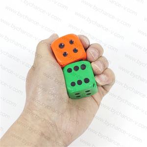 Dados de espuma divertidos para apretar, juguete preescolar, dados grandes suaves, ranura de <span class=keywords><strong>casino</strong></span>, regalos creativos con llavero para favores de fiesta baratos - Product Image 6