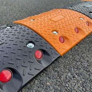 ชุดตัวหยุดความเร็วเหล็กทรงรีขนาด 9.5 เมตร พร้อมฝาครอบ PVC สำหรับความปลอดภัยบนถนน ใช้สำหรับติดตั้งบนถนน - Product Image 4