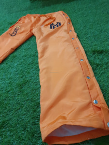 Logo personnalisé OEM Pantalon de survêtement évasé décontracté pour homme avec fermeture éclair sur le côté en polyester coupe-vent léger en nylon et polaire imperméable - Product Image 5