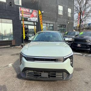 KIAA K-4 LX FWD 2025 USADO EN BUEN ESTADO, SEDÁN ENCANTADOR - Product Image 1