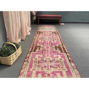 Tapis vintage 2,7 x 11,4 pieds, tapis turc, tapis à carreaux roses - Product Image 3