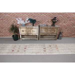 Tapis turc vintage 2,1x12,7 pi (64x388 cm), tapis Kilim blanc brun camouflage - Product Image 2