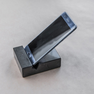 Soporte para teléfono de shungita para protección contra EMF 3.94*3.15*1.10 pulgadas (100*80*28 mm) - Product Image 3