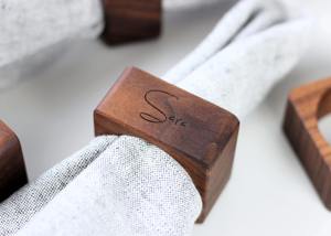 Porte-serviette en bois carré avec décor de table rustique en métal pour les fêtes de mariage, les hôtels et les repas. - Product Image 3