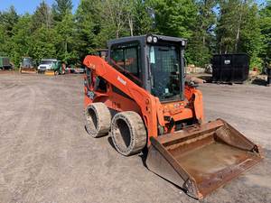 2018 Kubota SSV65 Skid Steer-Chargeur sur pneus diesel 64 HP avec système entièrement hydraulique avec puissance compacte et performances fiables - Product Image 3